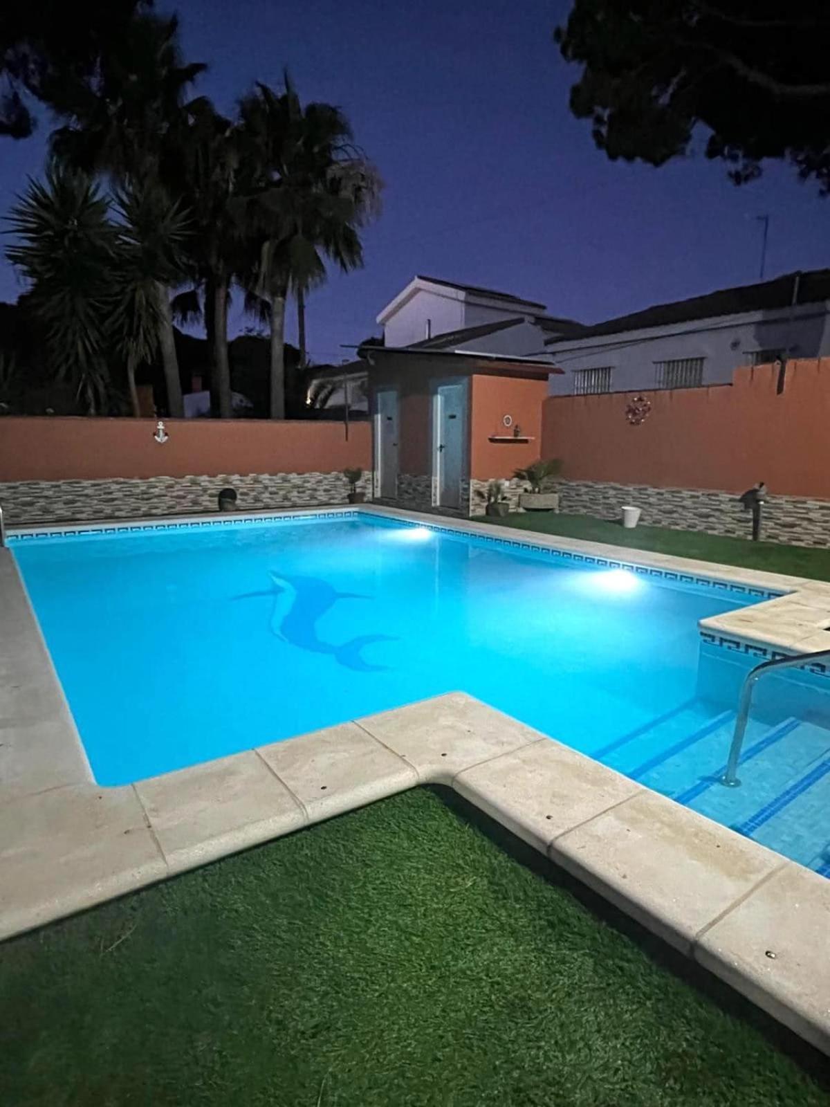 Chalet Los Pinos Con Piscina Privada 诺沃桑克蒂佩特里 外观 照片